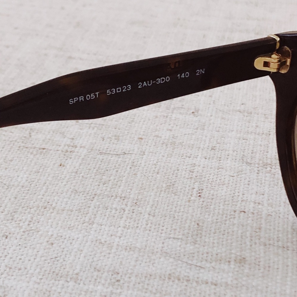 Prada sunglasses excellent condition - Picture 4 of 4